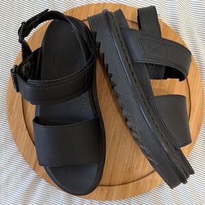 DR. MARTENS Voss Black Hydro Leather Strappy Platform All Black Sandals size 9